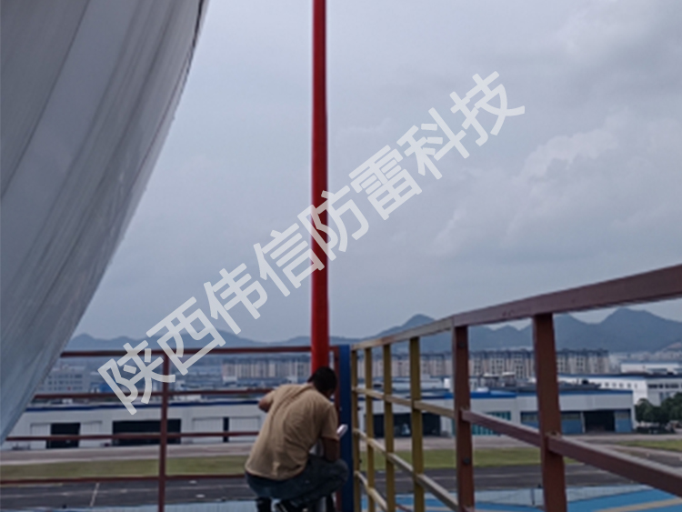 12米玻璃鋼避雷針，衛(wèi)星通訊站避雷針產(chǎn)品展示一
